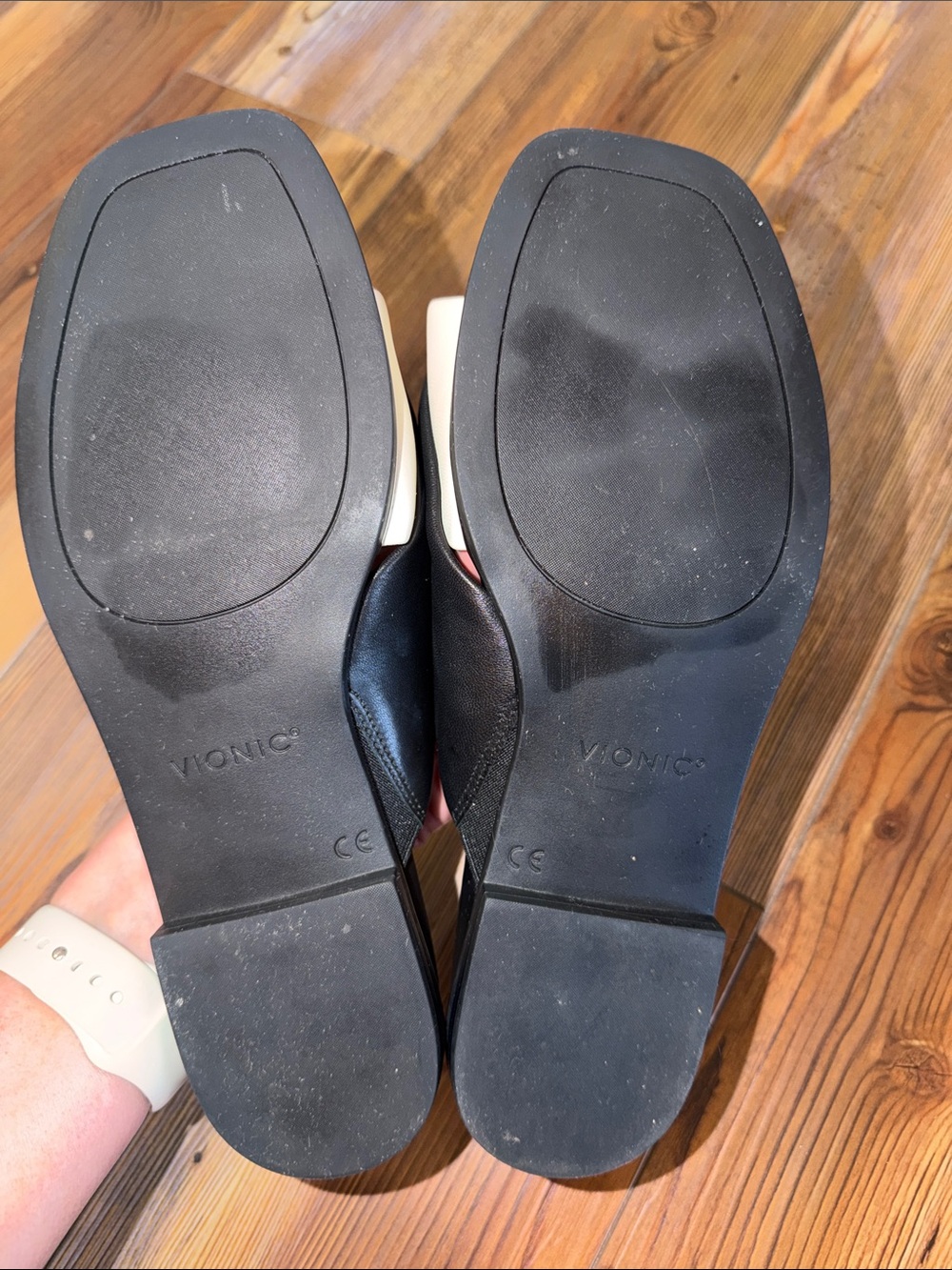 Vionic Miramar Black and White Sandals Size 8.5 - Picture 4 of 5